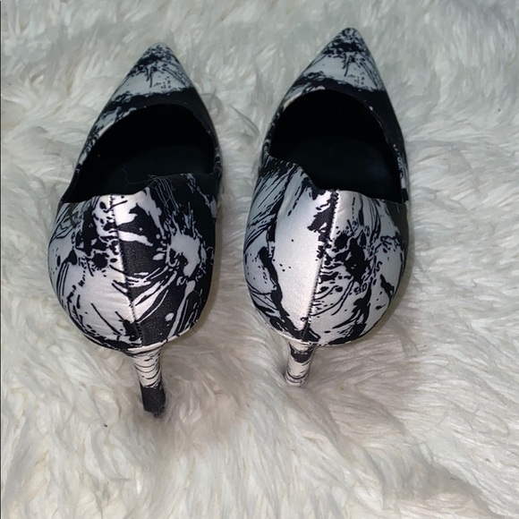 Guess Heels - Picture 3 of 5